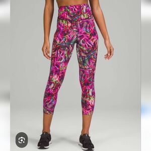 RARE FIND!Lululemon Base Pace High Rise Crops Size 20